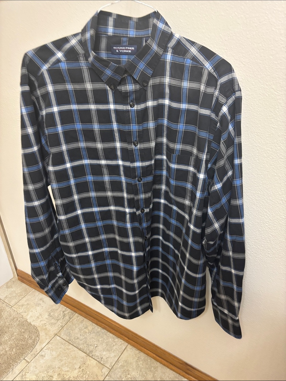Roundtree & Yorke Black, Blue & White Plaid Button-Down Shirt